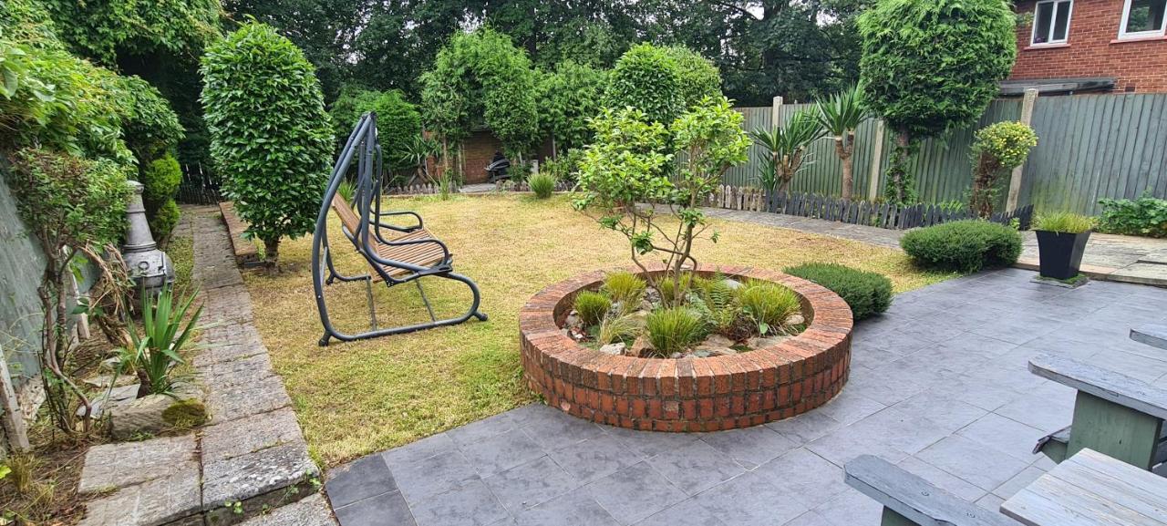 Spacious, 5 Bed House For 9 In チェスター エクステリア 写真